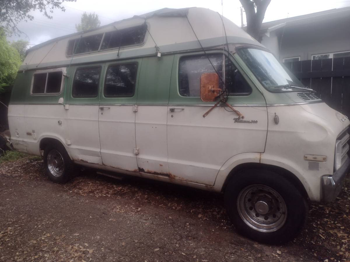 Dodge-Tradesman-300-1976-green