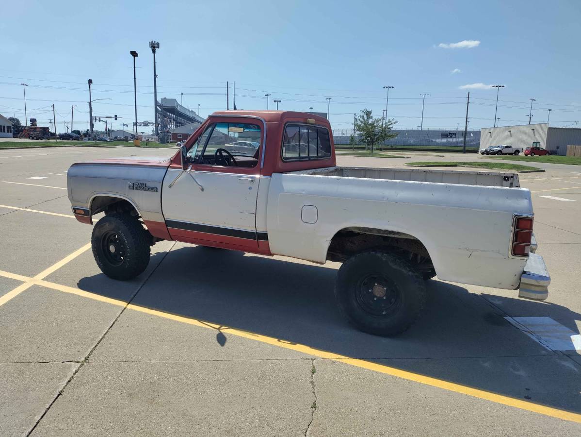 Dodge-W150-1986