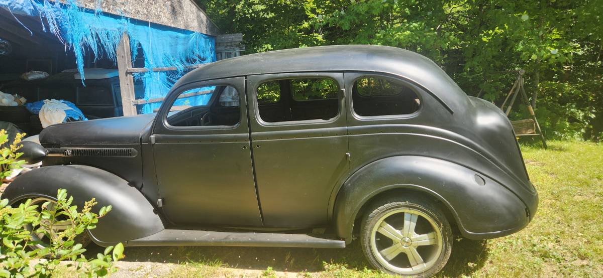 Doge-seadan-1937-black