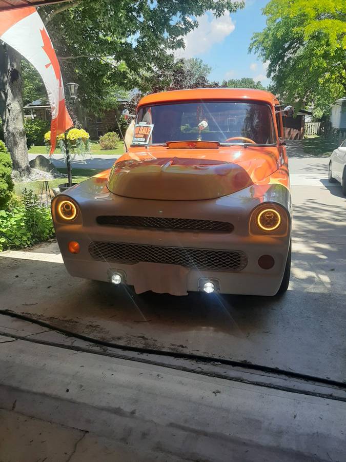 Fargo-half-ton-pick-up-1957-orange
