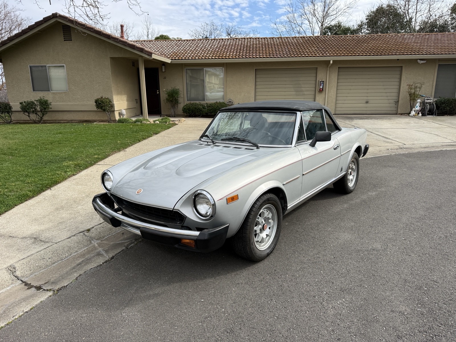 Fiat-124-Spider-1981