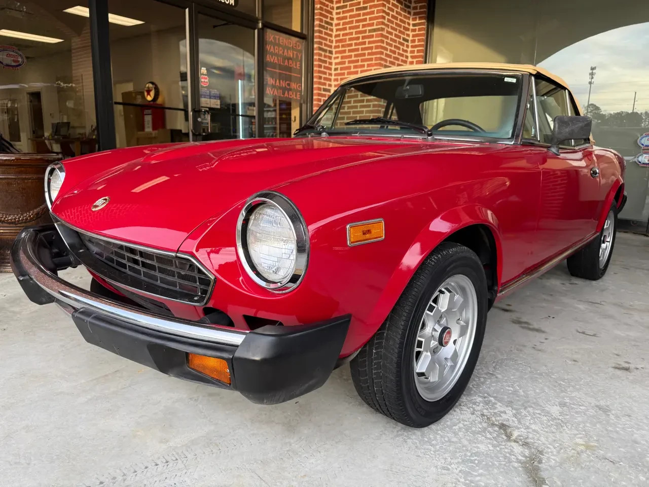 Fiat-124-Spider-1982-Convertible