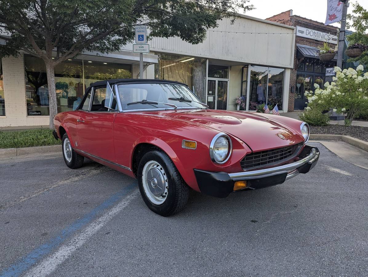 Fiat-124-spider-1976-red