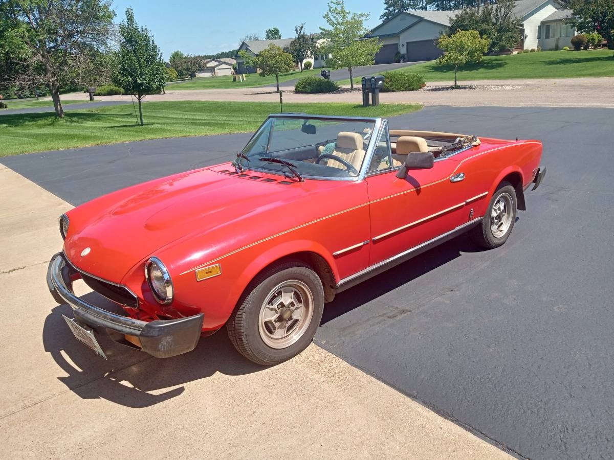 Fiat-124-spider-1980-red