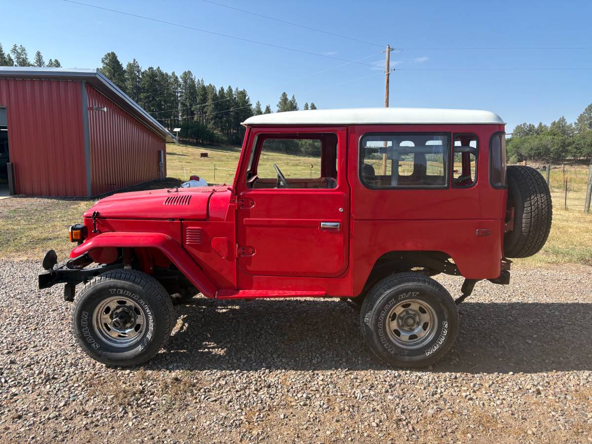 Fj40-1979-red