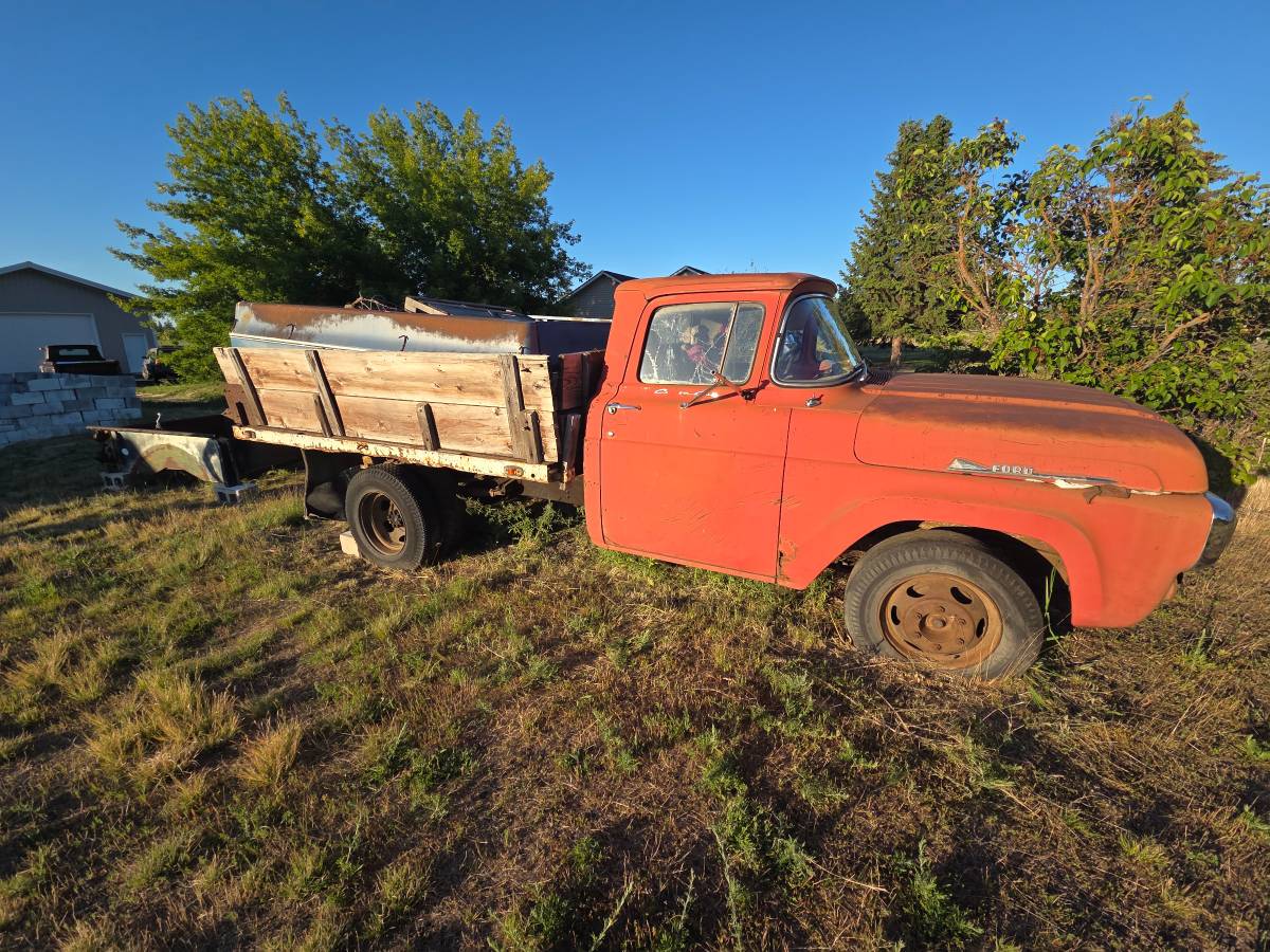 Ford-1-ton-dump-truck-1958-red