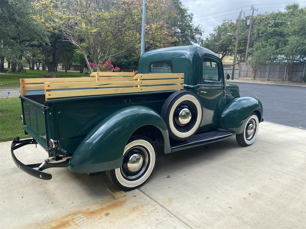 Ford-12-ton-pickup-1940-Green-Tan