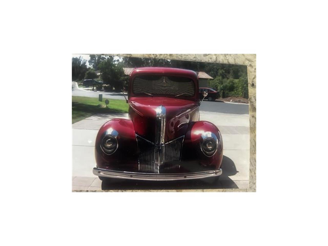 Ford-12-ton-pickup-1941-Candy-apple-Red-2-tone-grey-ostrich