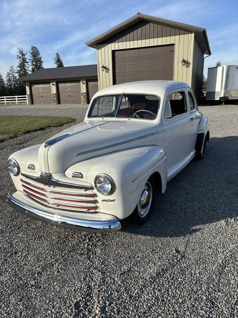 Ford-1947-white