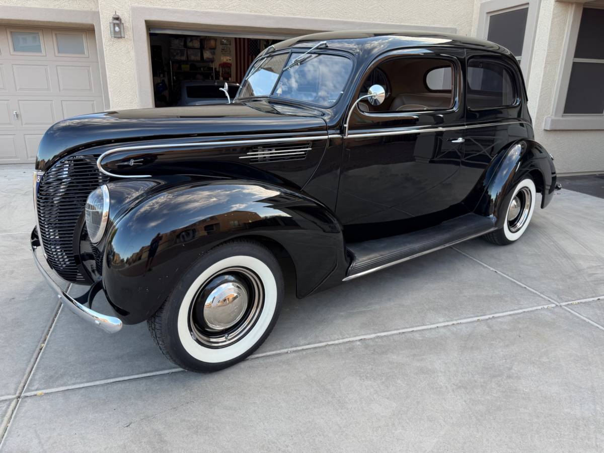 Ford-2-door-sedan-1938-black