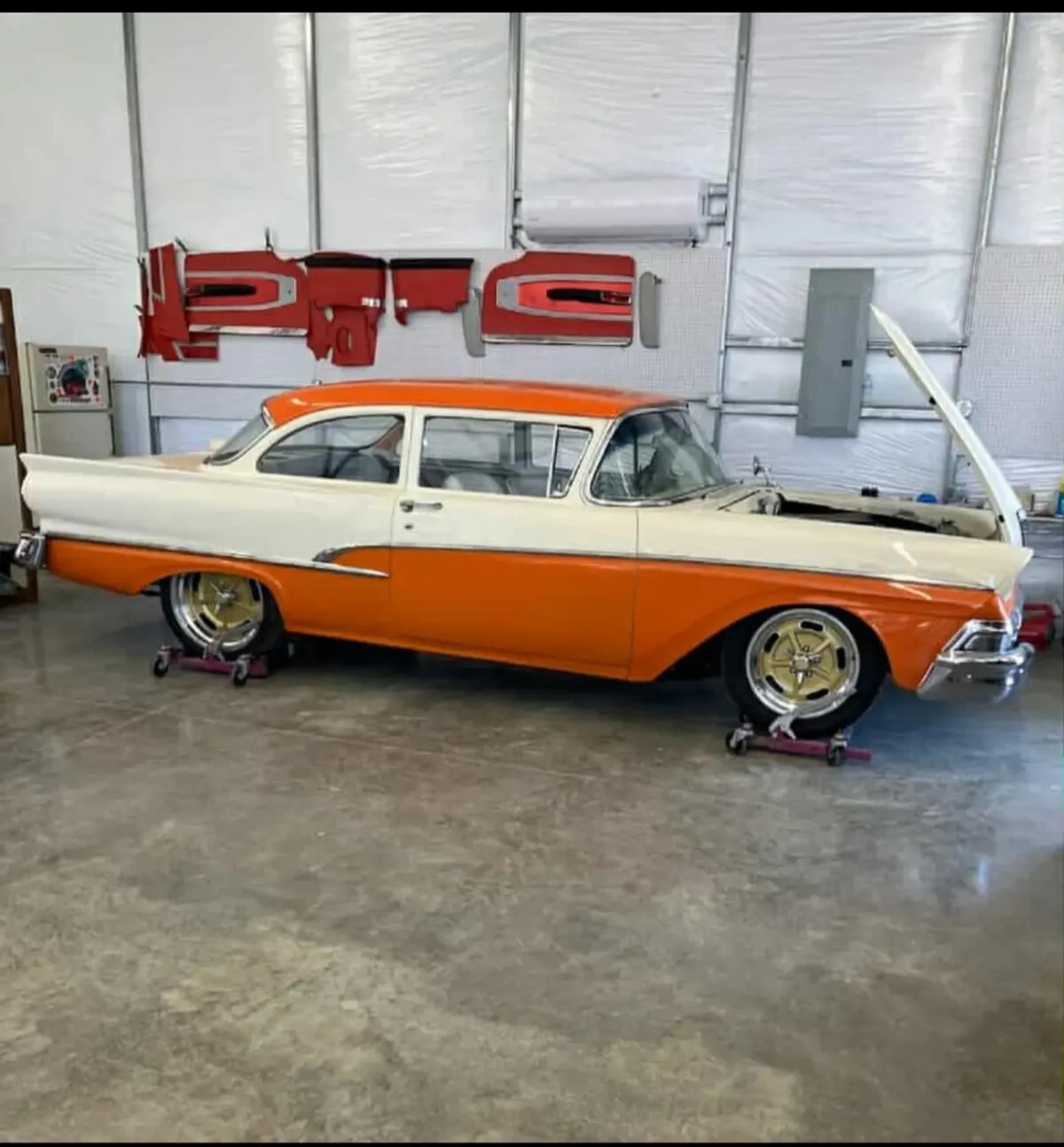 Ford-300-1958-Medium-Orange-And-Wimbelton-White-Medium-Orange-And-Wimbelton-White