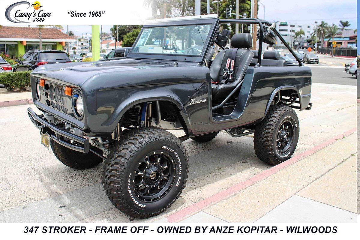 Ford-Bronco-1968-Gray-Black