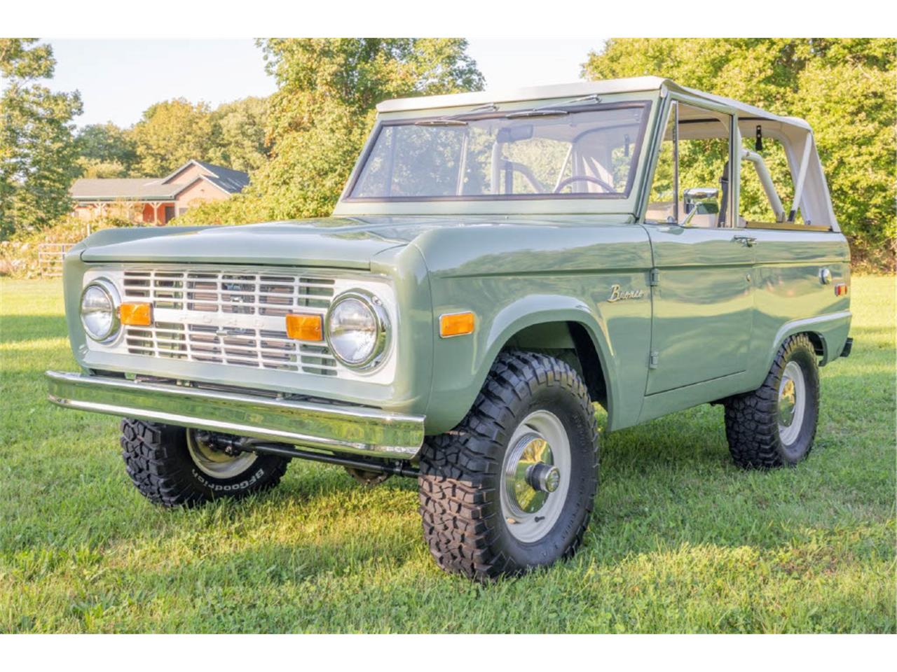 Ford-Bronco-1970-Boxwood-Green-White