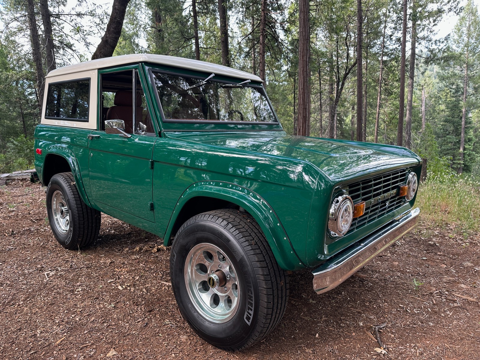 Ford-Bronco-1971-SUV-Tan