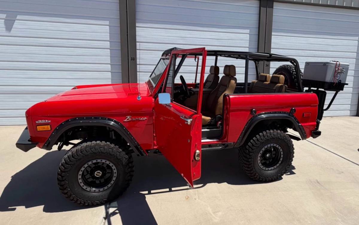 Ford-Bronco-1971-red