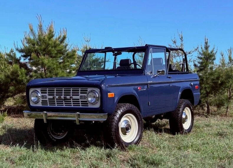 Ford-Bronco-1972-Midnight-Blue-Black