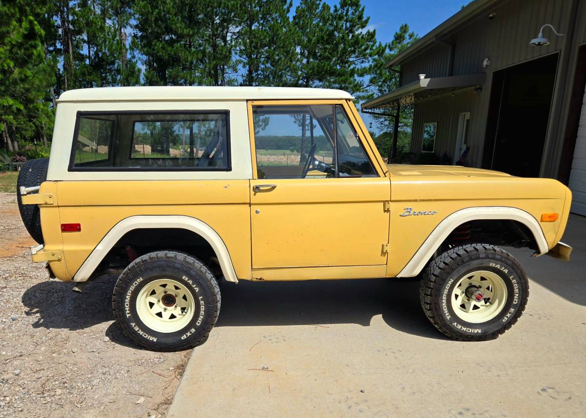 Ford-Bronco-1974-yellow