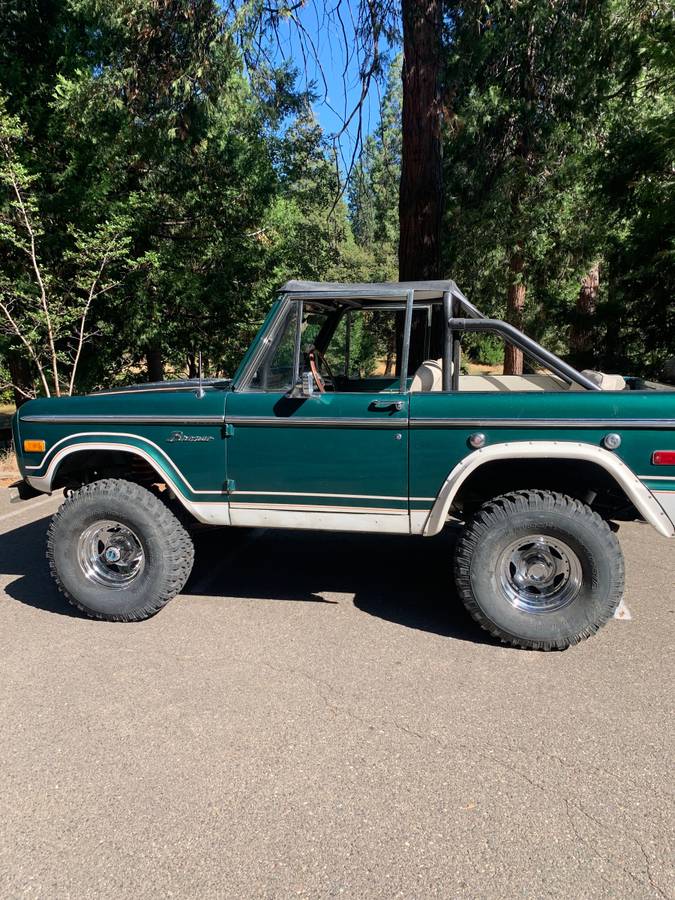 Ford-Bronco-1975-green