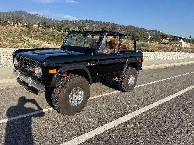 Ford-Bronco-1976-Black
