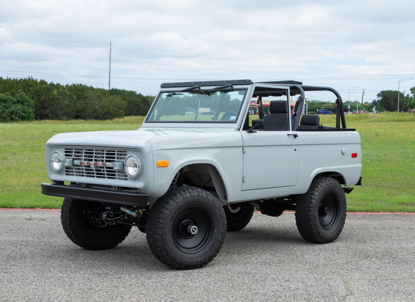 Ford-Bronco-1976-SUV-Black