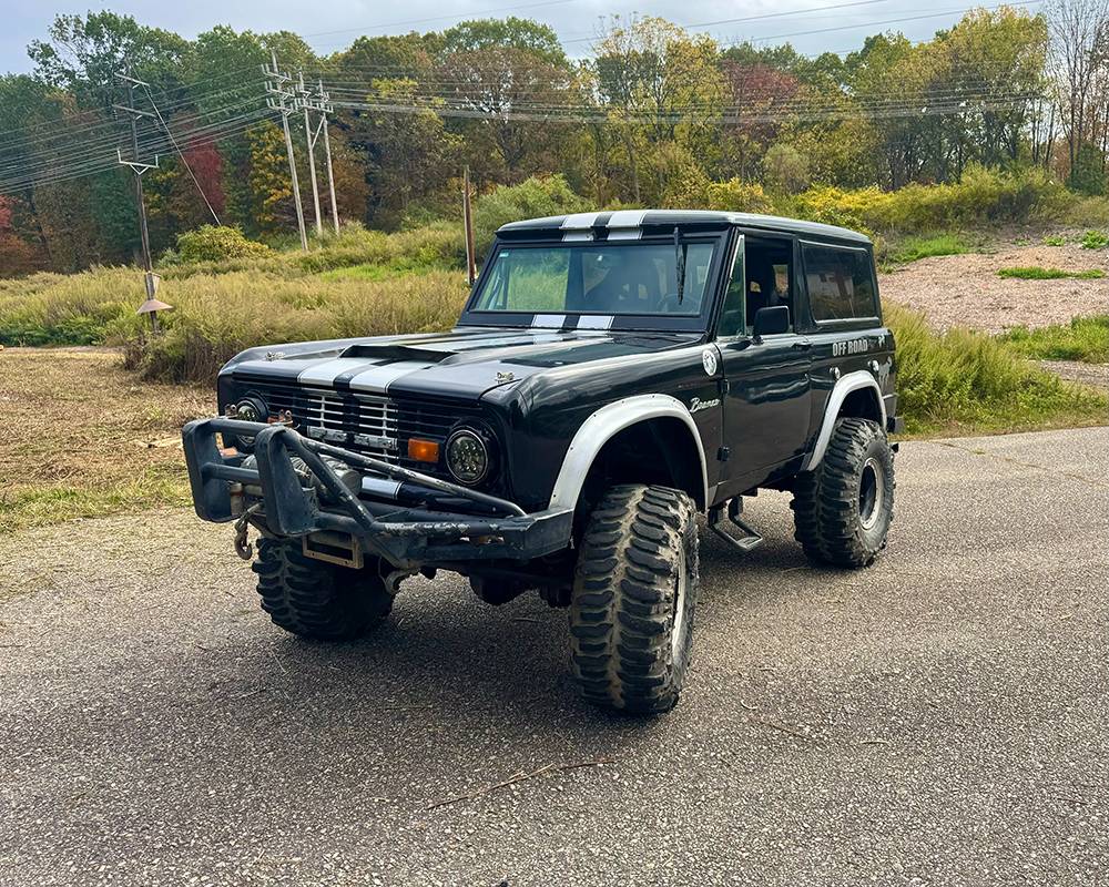 Ford-Bronco-1976-black