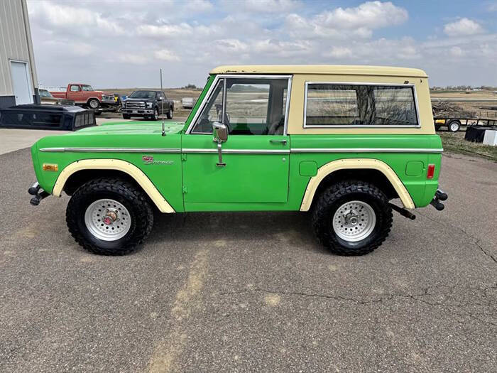 Ford-Bronco-1977-Eruption-Green-Black