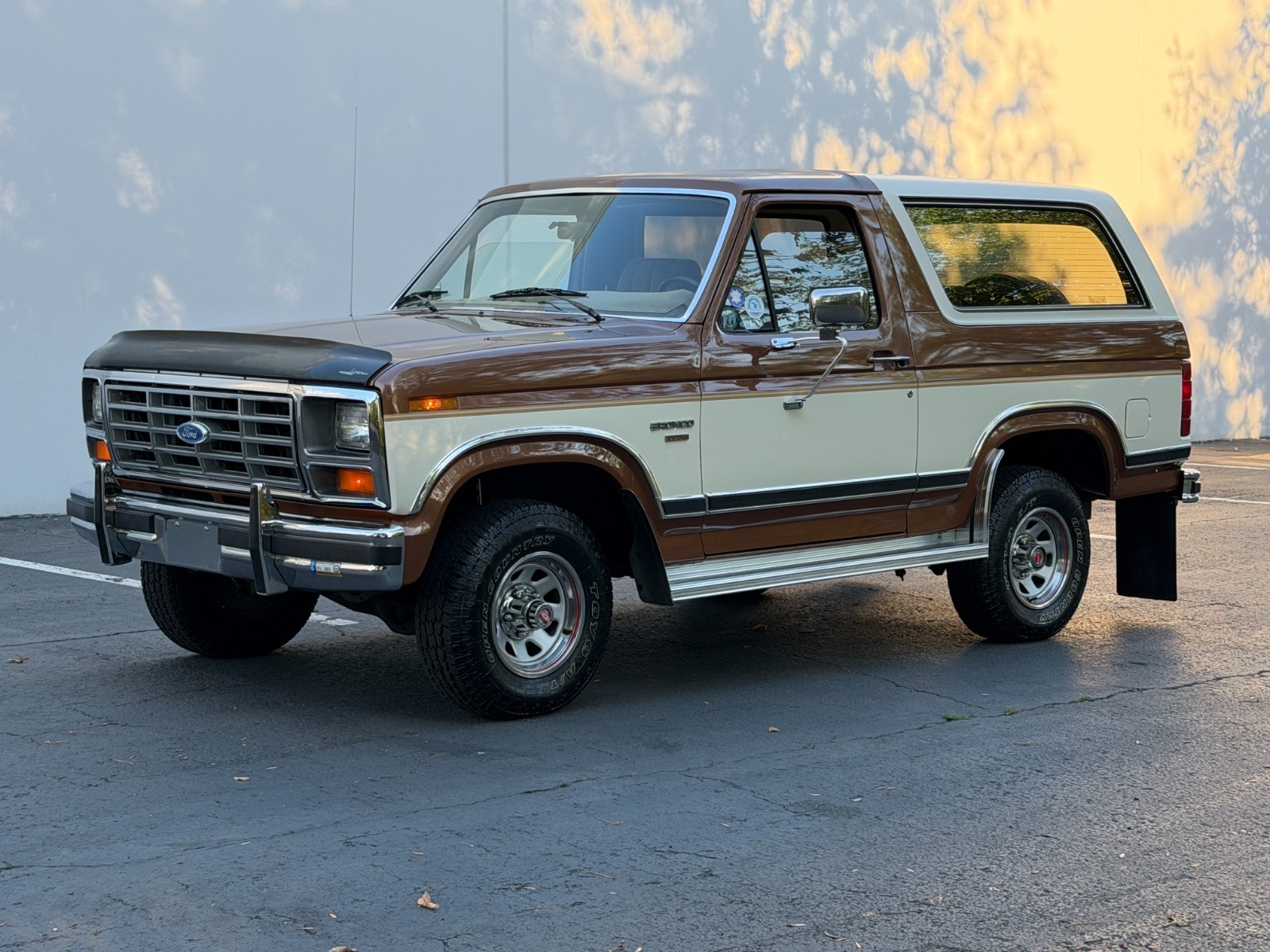 Ford-Bronco-1986-SUV-Brown