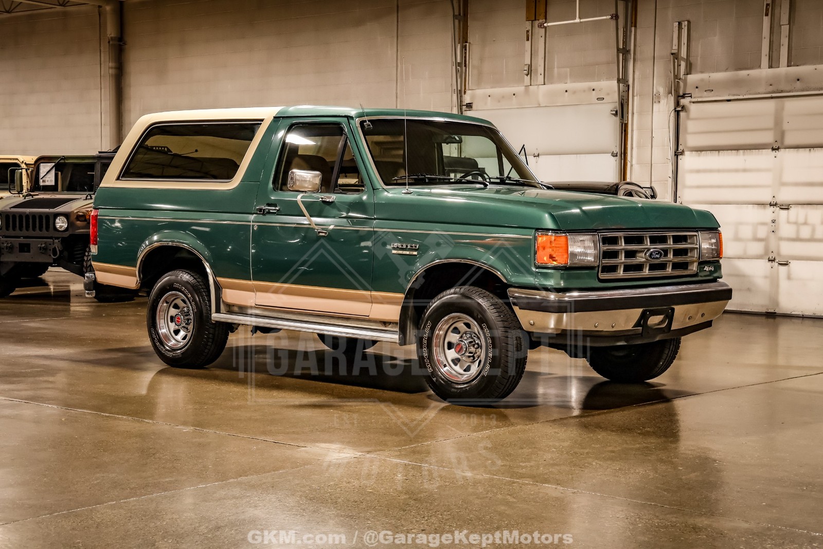 Ford-Bronco-1988-SUV-BeigeTan