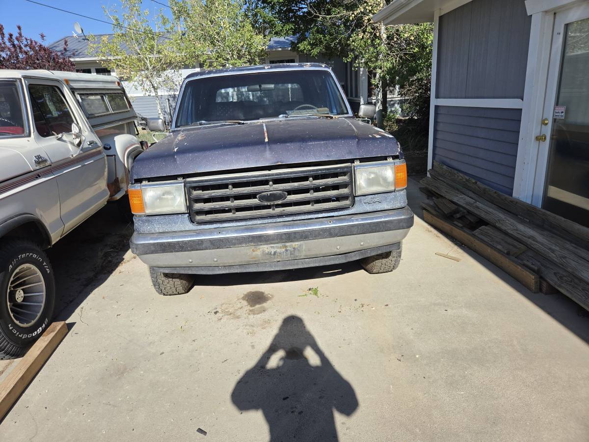 Ford-Bronco-1988-blue