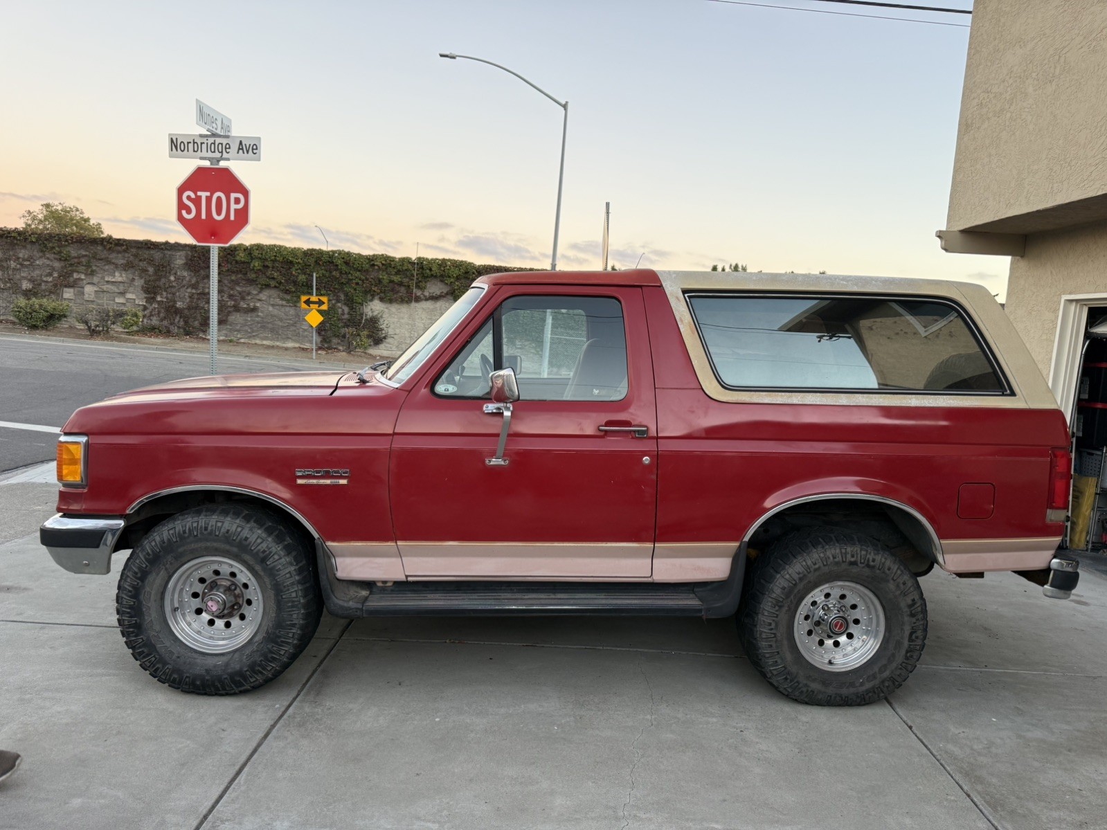 Ford-Bronco-1989-SUV-Red