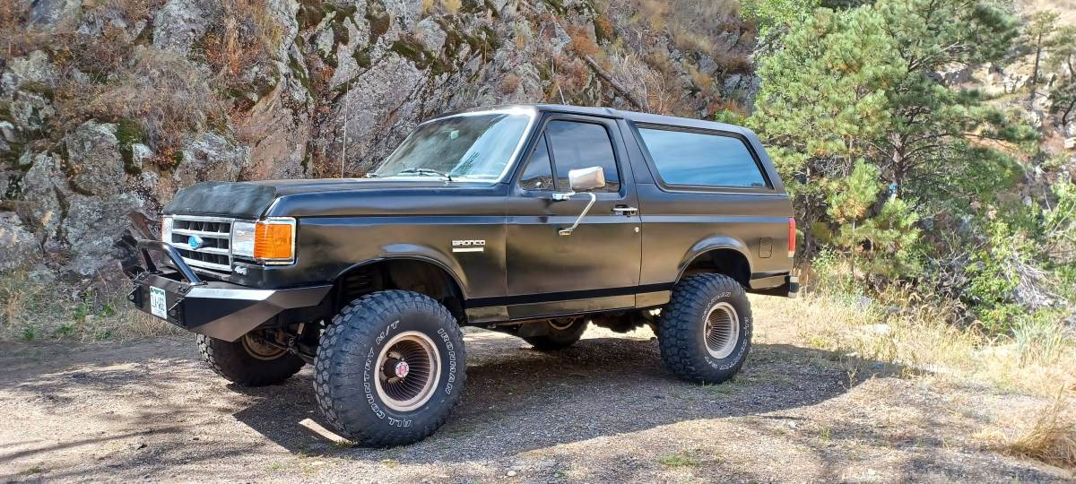 Ford-Bronco-1990-black