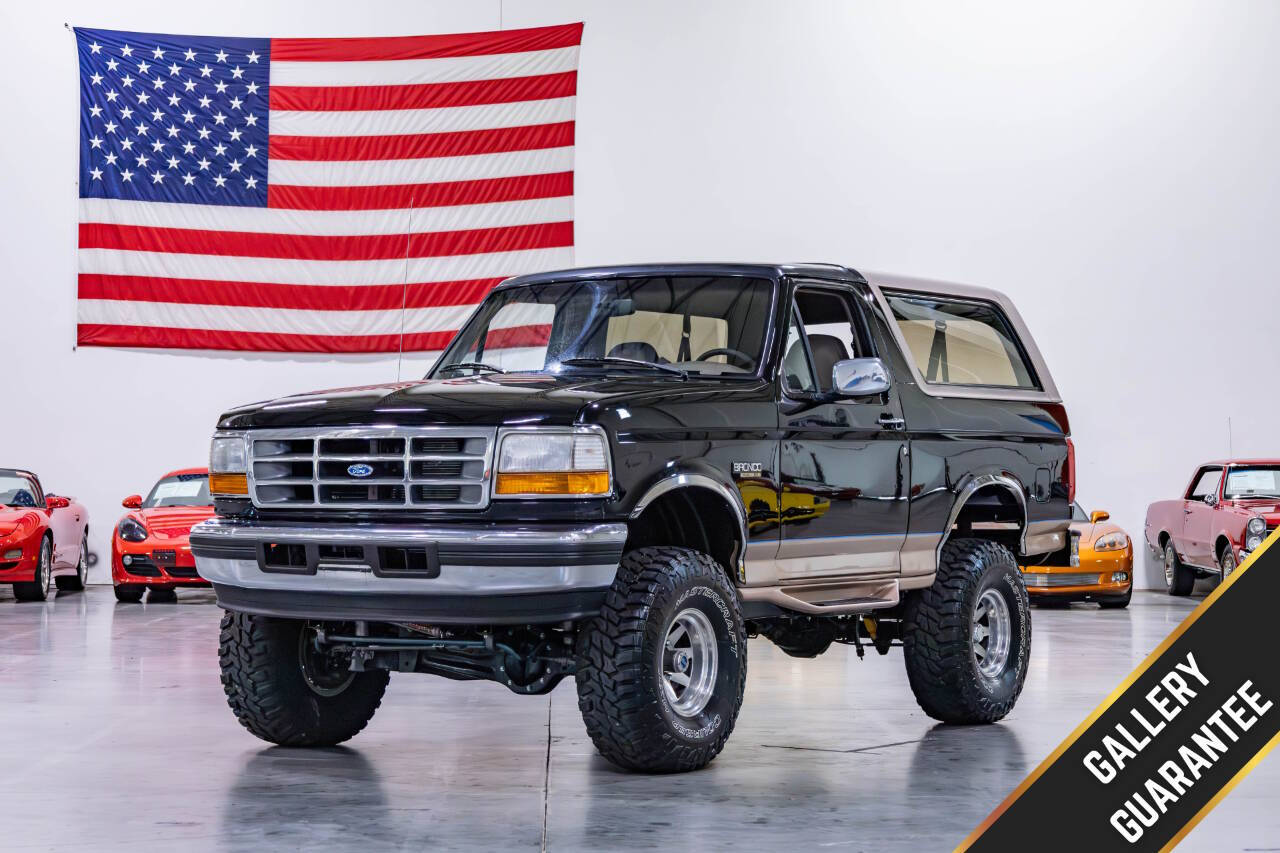 Ford-Bronco-1996-Black-Over-Light-Saddle-Tan