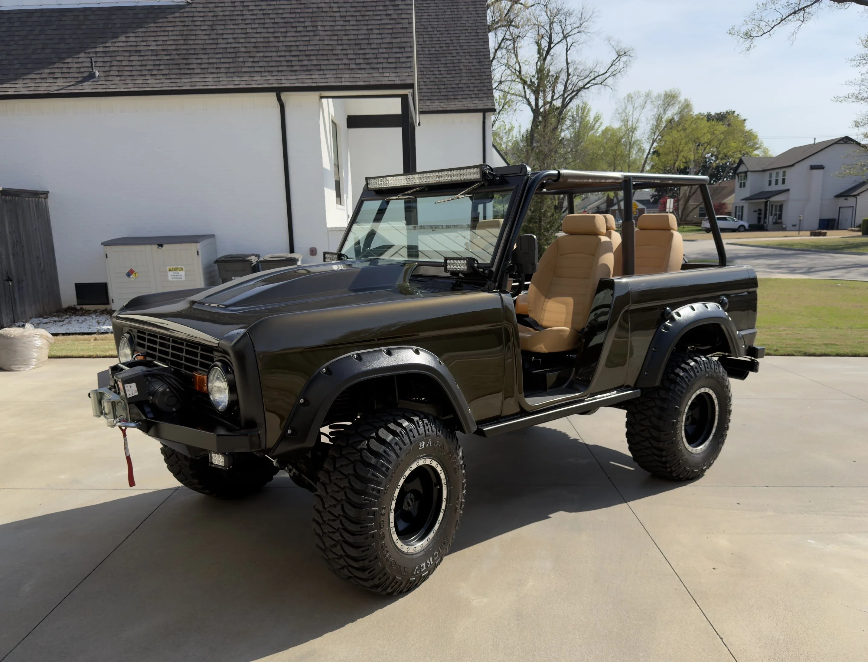 Ford-Bronco-2-door-1968-Green-Black