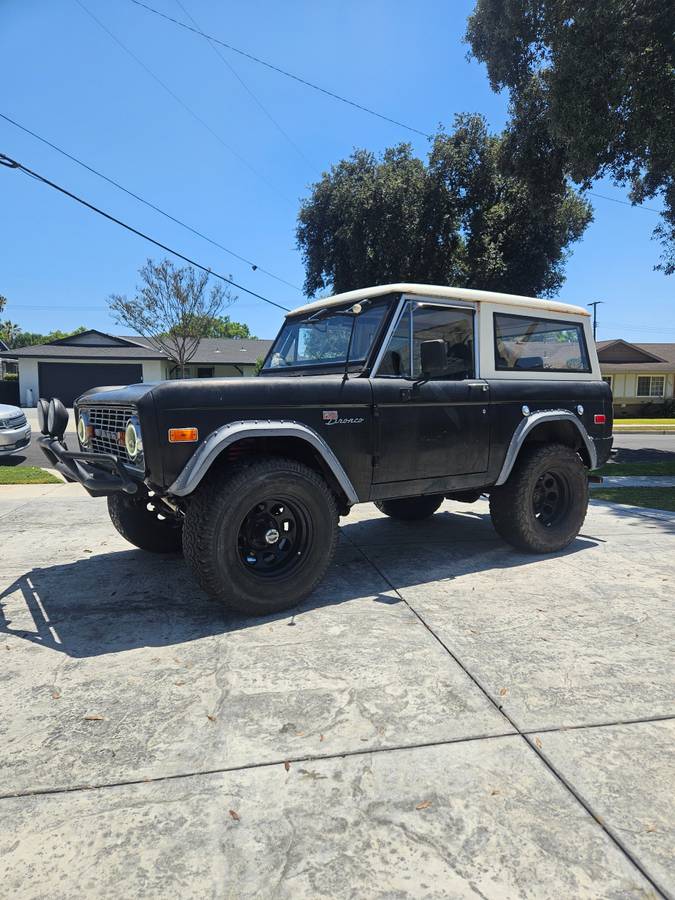 Ford-Bronco-4x4-1972-black