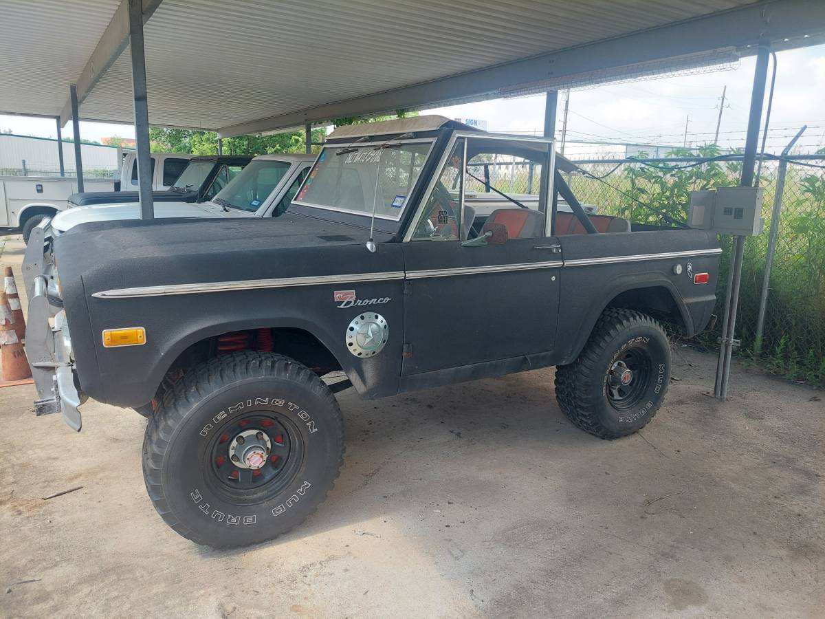 Ford-Bronco-4x4-1972-black