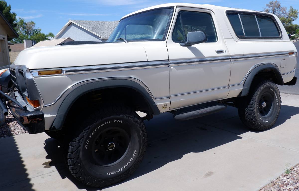 Ford-Bronco-4x4-1979-white