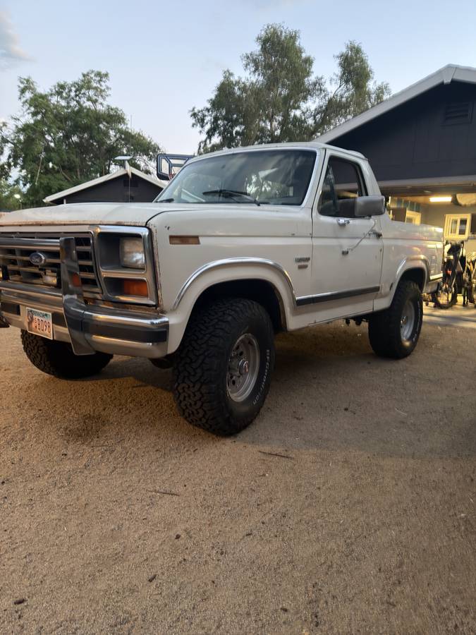 Ford-Bronco-4x4-1986-white