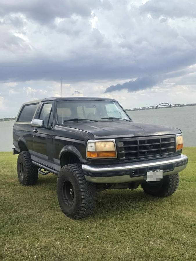 Ford-Bronco-eddie-bauer-4x4-1995-black