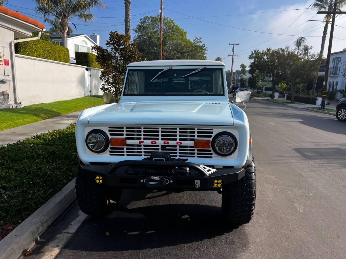 Ford-Bronco-half-cab-1971-custom
