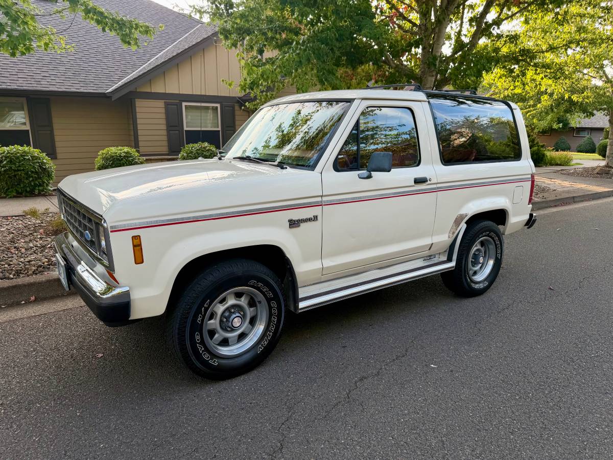 Ford-Bronco-ii-1988-white
