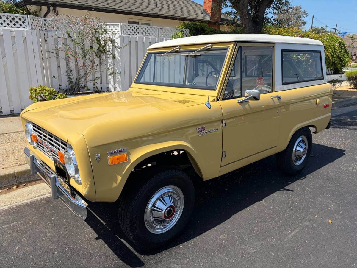 Ford-Bronco-sport-1973-yellow