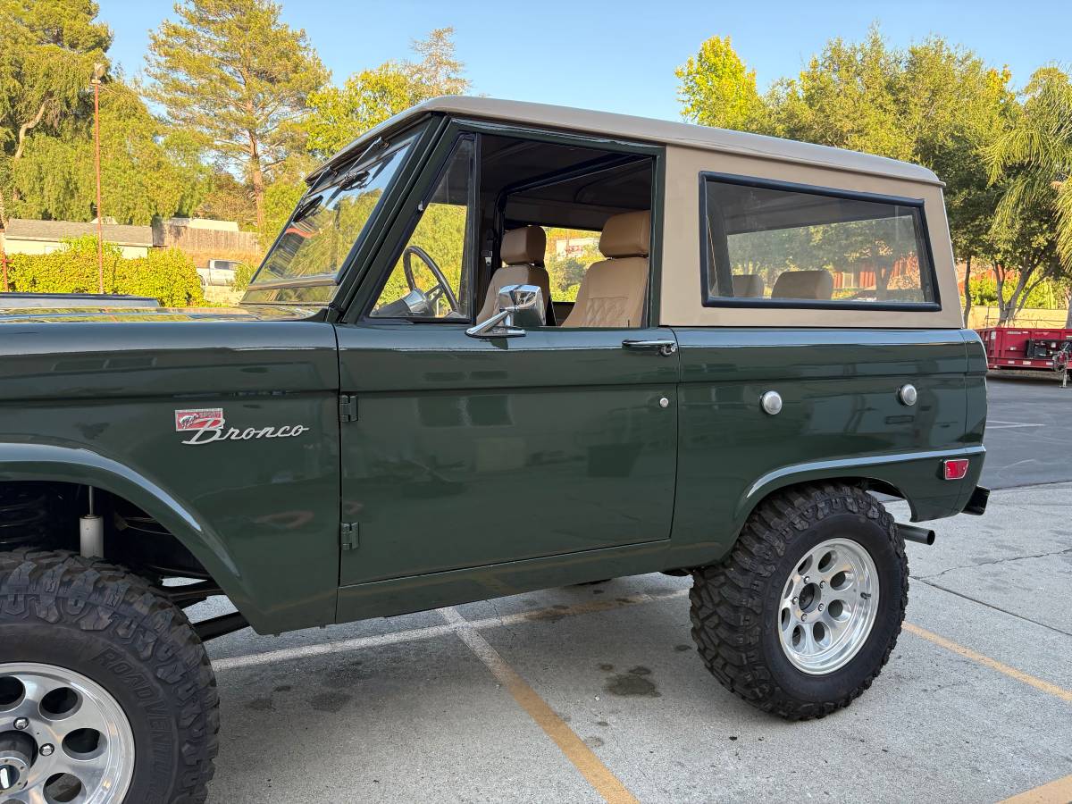 Ford-Bronco-sport-1974-green