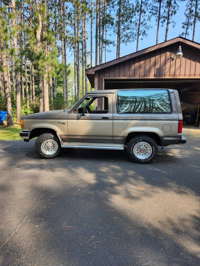 Ford-Bronco-xlt-1989-custom