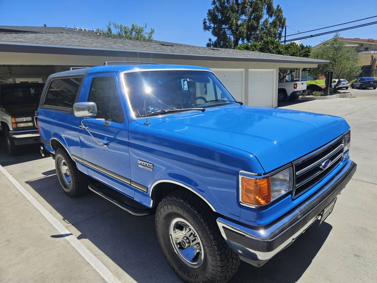 Ford-Bronco-xlt-1991-blue