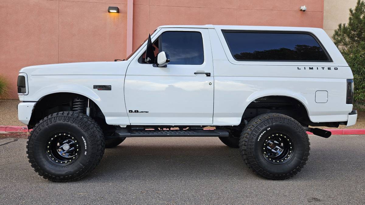 Ford-Bronco-xlt-1992-white