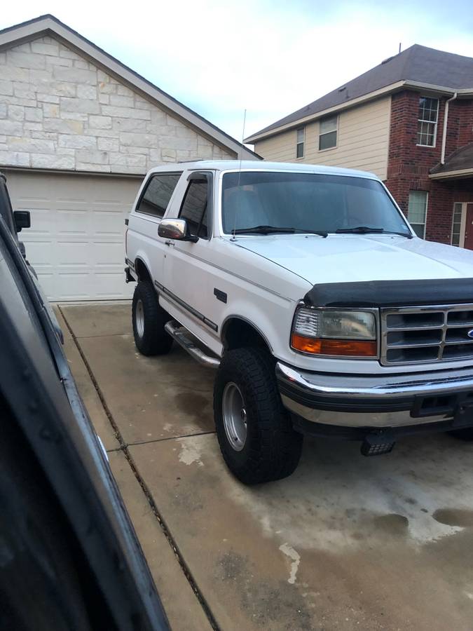 Ford-Bronco-xlt-1992-white