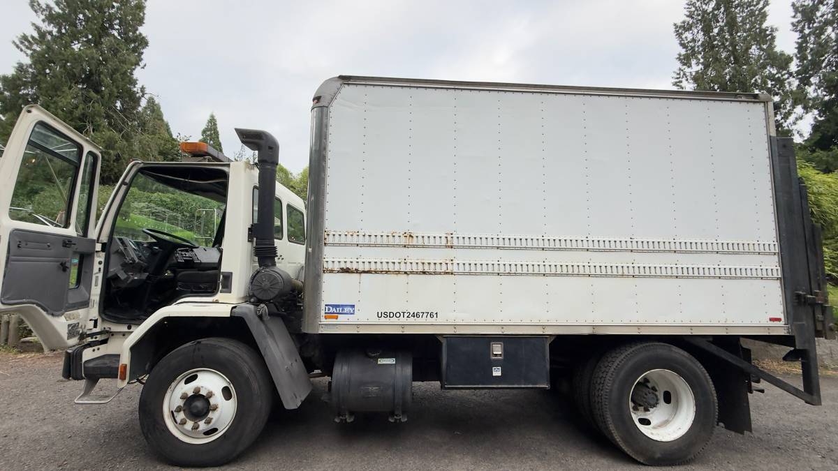 Ford-Cab-over-truck-with-14-ft-box-and-liftgate-1995-white