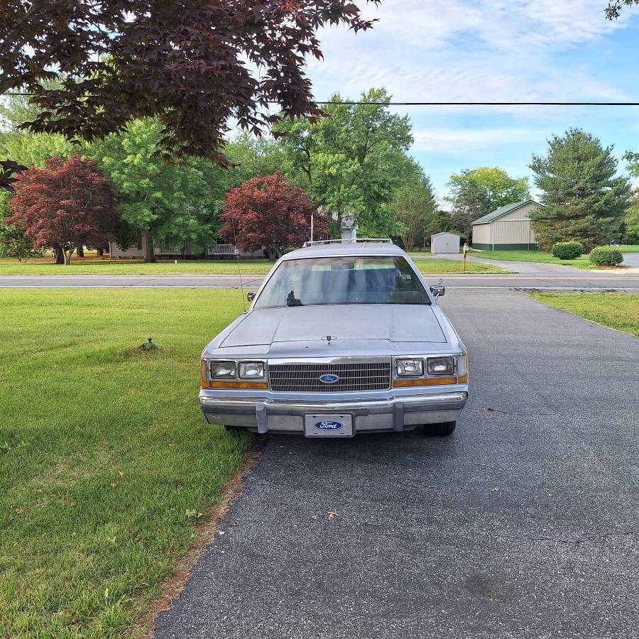 Ford-Country-squire-1989-blue