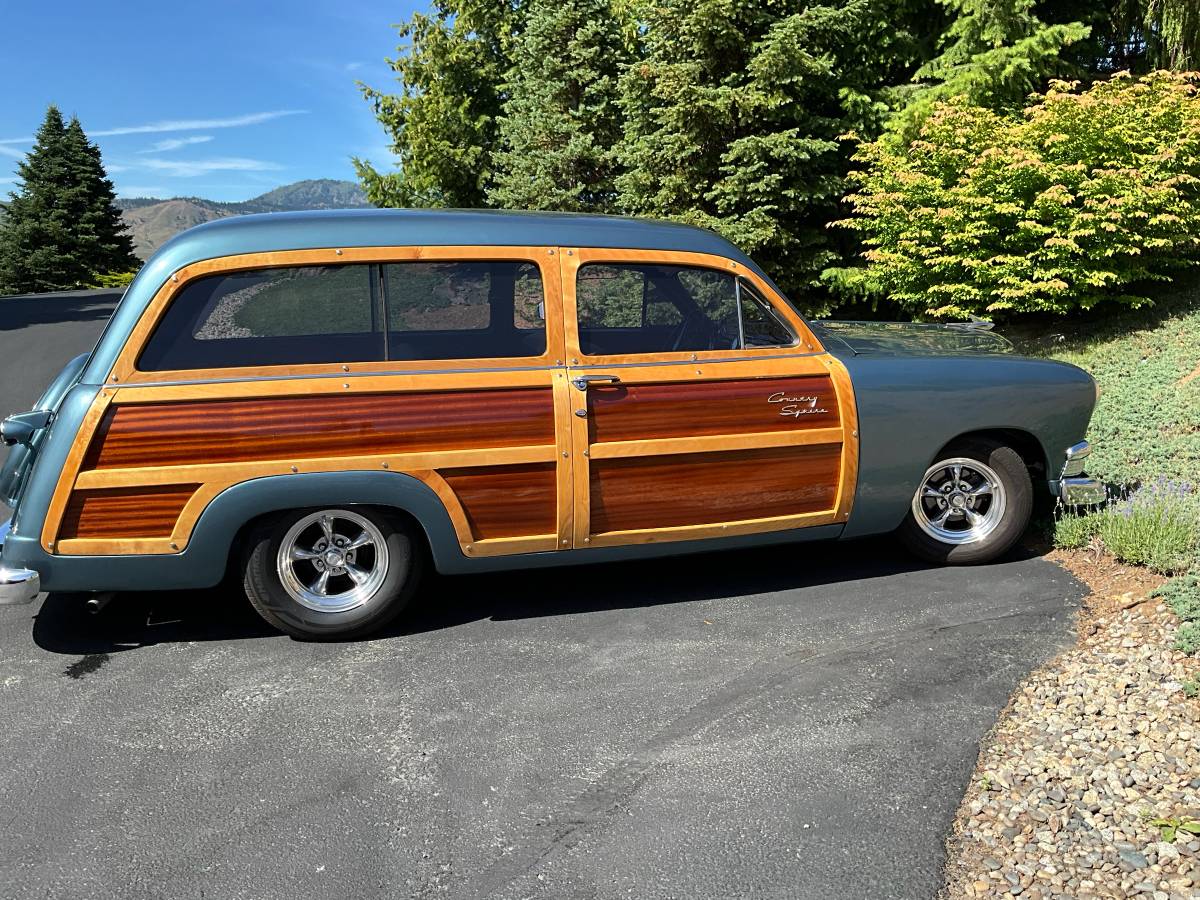 Ford-Country-squire-station-wagon-1951-blue