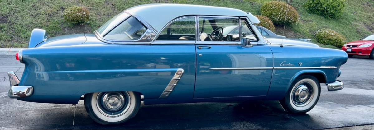 Ford-Crestline-victoria-1952-blue